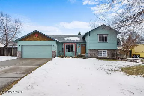 8520 N Cloverleaf Dr, Hayden, ID 83835