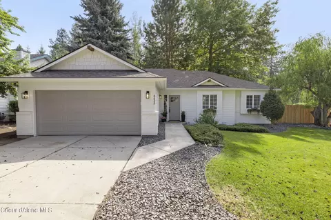 8622 N Audubon Dr, Hayden, ID 83835