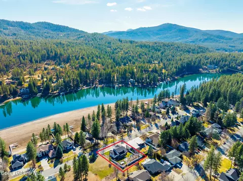 5484 E Shoreline Dr, Post Falls, ID 83854