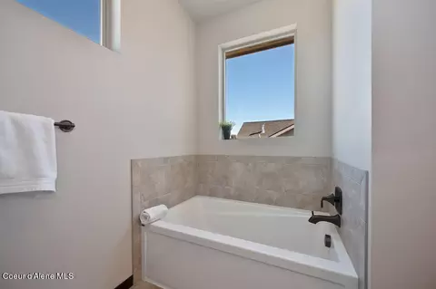 Bath - 3671 N Cyprus Fox Loop, Post Falls, ID 83854 photo 2 of 6