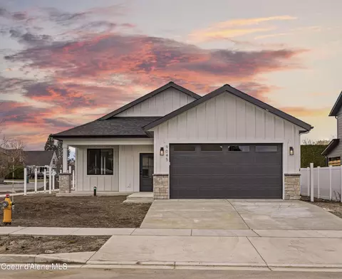 9045 N Raintree Ln, Hayden, ID 83835