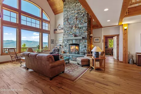 818 Forever View Rd, Sagle, ID 83860
