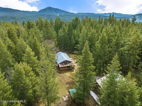 570 Pinewood Ln, Cocolalla, ID 83813