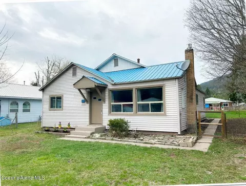 175 Canyon View Rd, Moyie Springs, ID 83845