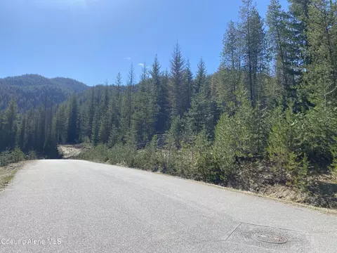 107 Blazing Saddles Ct, Pinehurst, ID 83850