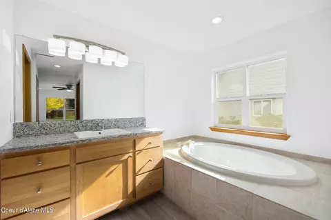 Bath - 1308 Mathison Dr, Sandpoint, ID 83864 photo 1 of 2