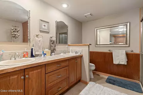 Bath - 199 S Sagle Rd, Sagle, ID 83860 photo 4 of 4