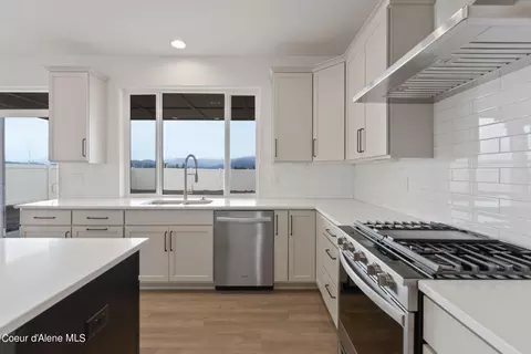 Kitchen - 1287 E Percival Ave, Post Falls, ID 83854 photo 5 of 7