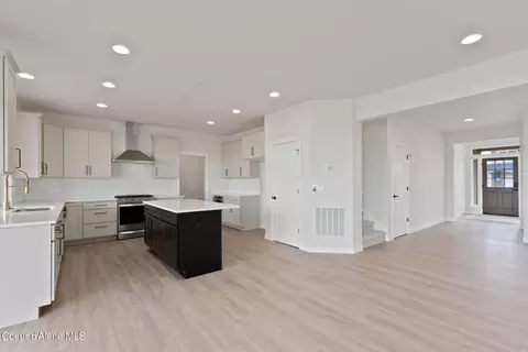 Kitchen - 1287 E Percival Ave, Post Falls, ID 83854 photo 3 of 7