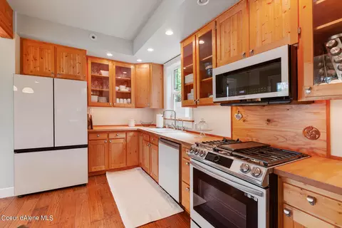 Kitchen - 6298 S Panorama View Dr, Harrison, ID 83833 photo 1 of 2