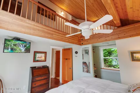 Bedroom - 6298 S Panorama View Dr, Harrison, ID 83833 photo 6 of 10
