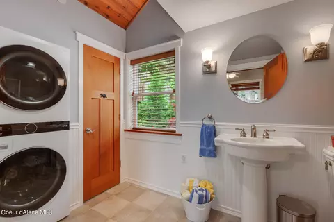 Bath - 6298 S Panorama View Dr, Harrison, ID 83833 photo 1 of 6