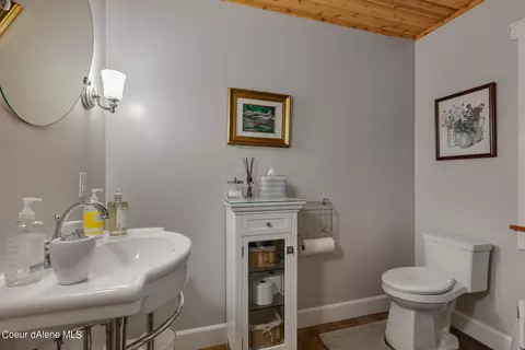 Bath - 6298 S Panorama View Dr, Harrison, ID 83833 photo 6 of 6