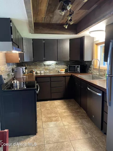 Kitchen - 515 W Riverside Ave, Kellogg, ID 83837 photo 3 of 4