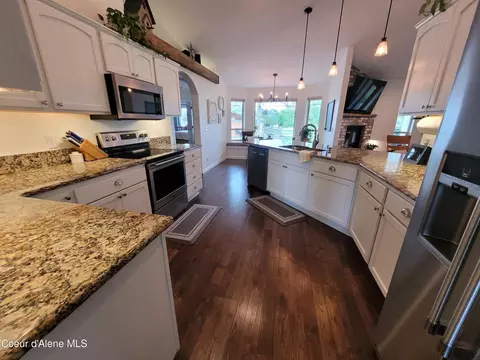 Kitchen - 1237 W Grange Ave, Post Falls, ID 83854 photo 3 of 6