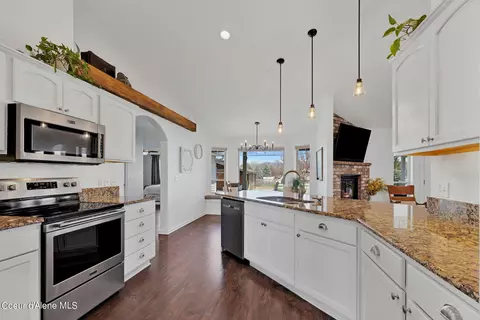Kitchen - 1237 W Grange Ave, Post Falls, ID 83854 photo 2 of 6