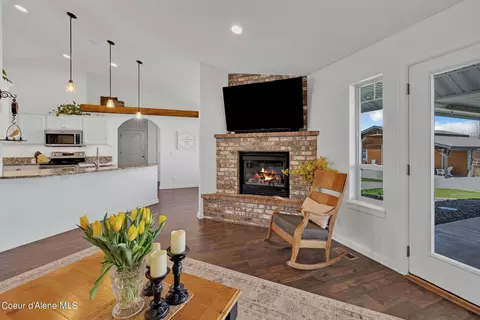 Living - 1237 W Grange Ave, Post Falls, ID 83854 photo 6 of 7
