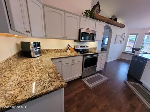 Kitchen - 1237 W Grange Ave, Post Falls, ID 83854 photo 4 of 6