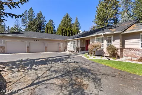 9971 N Circle Dr, Hayden, ID 83835