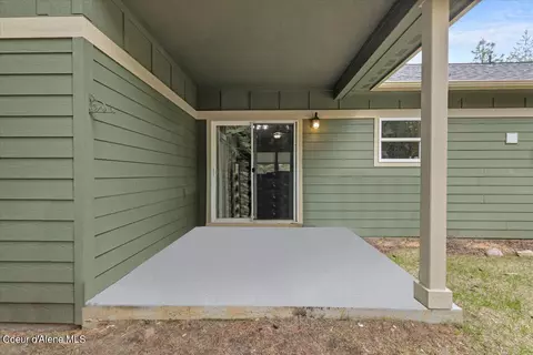 Exterior - 18277 W Spuler Ln, Hauser, ID 83854 photo 5 of 10