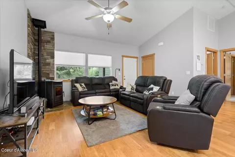 Living - 18277 W Spuler Ln, Hauser, ID 83854 photo 3 of 3