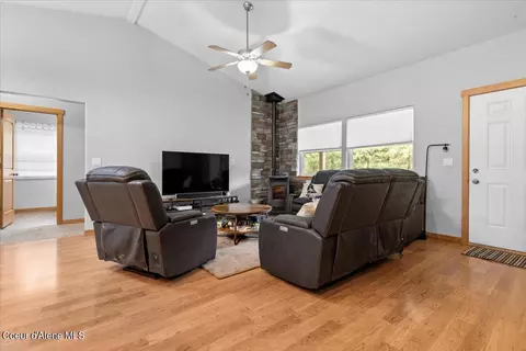 Living - 18277 W Spuler Ln, Hauser, ID 83854 photo 2 of 3