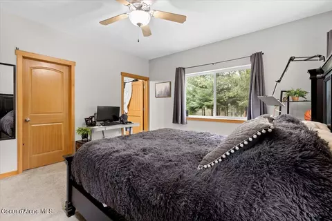 Bedroom - 18277 W Spuler Ln, Hauser, ID 83854 photo 2 of 4
