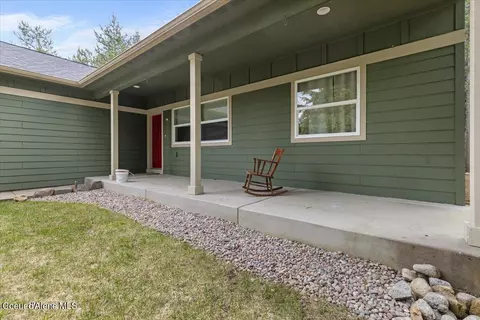 Exterior - 18277 W Spuler Ln, Hauser, ID 83854 photo 4 of 10
