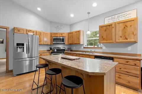 Kitchen - 18277 W Spuler Ln, Hauser, ID 83854 photo 3 of 3