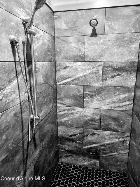 Bath - 255 Baylen View Dr, Sagle, ID 83860 photo 4 of 8