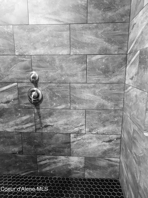 Bath - 255 Baylen View Dr, Sagle, ID 83860 photo 3 of 8