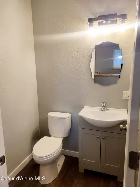 Bath - 255 Baylen View Dr, Sagle, ID 83860 photo 1 of 8