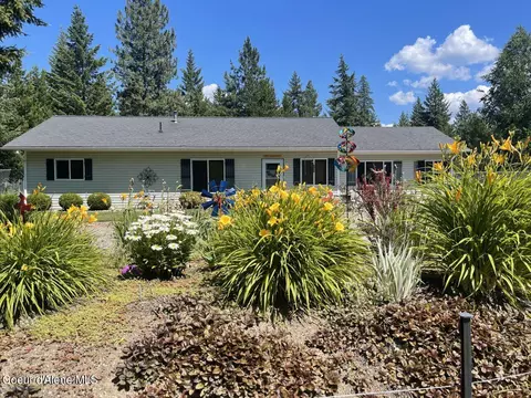 25 Lolly Ln, Moyie Springs, ID 83845