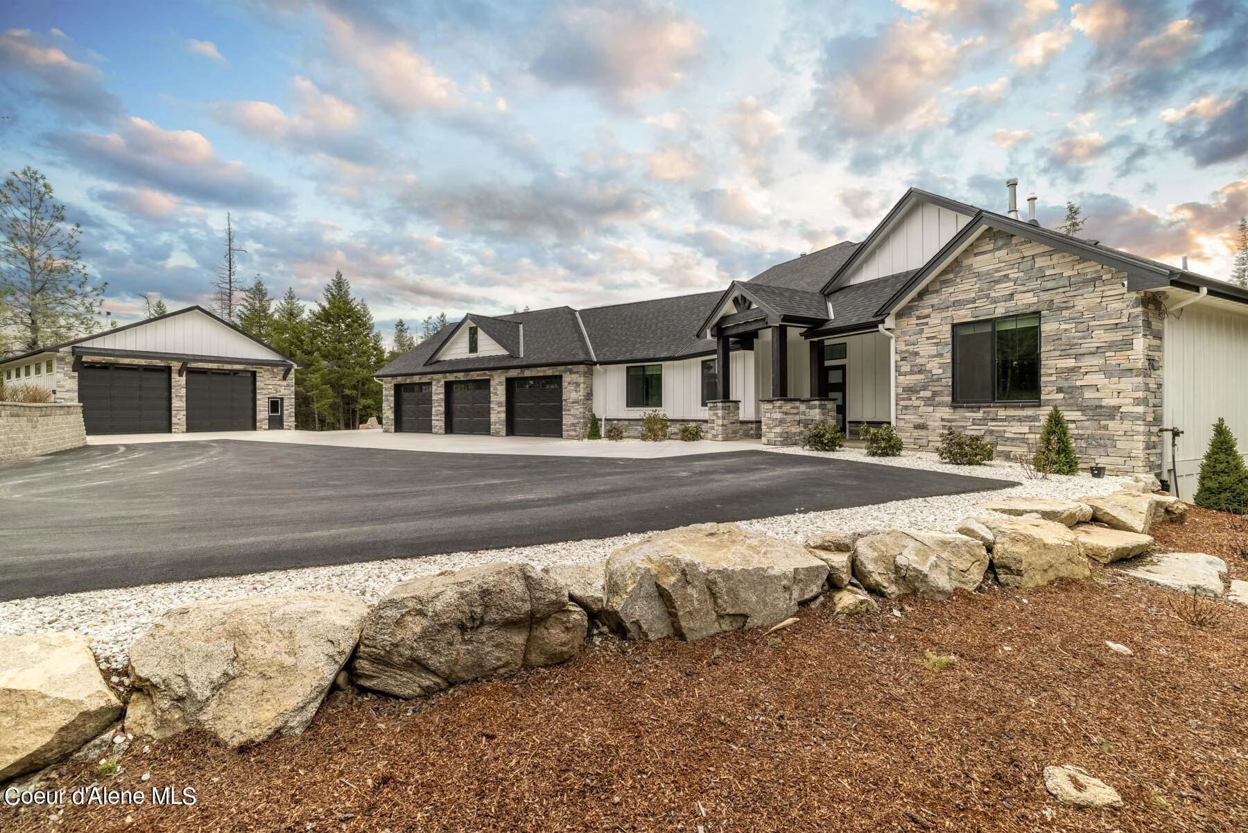 134 MESA DR  