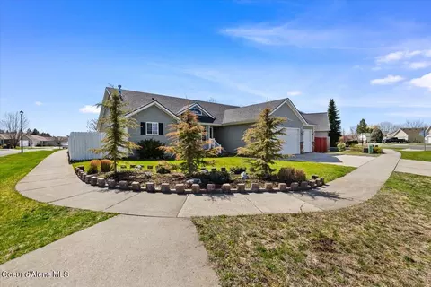 2444 W Warwick Ct, Hayden, ID 83835