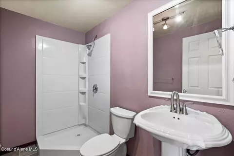 Bath - 3473 E White Sands Ln, Post Falls, ID 83854 photo 3 of 3