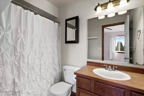 Bath - 3473 E White Sands Ln, Post Falls, ID 83854 photo 1 of 3