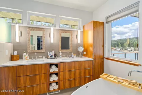 Bath - 5468 E Marina Ct, Post Falls, ID 83854 photo 4 of 5