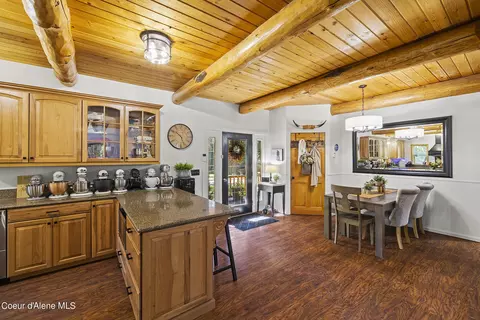 Kitchen - 1989 Pleasant Valley Loop, Naples, ID 83847 photo 4 of 6