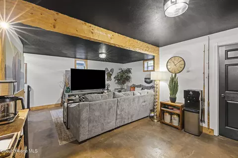 Entry Way - 1989 Pleasant Valley Loop, Naples, ID 83847 photo 1 of 1