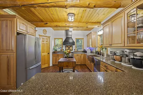 Kitchen - 1989 Pleasant Valley Loop, Naples, ID 83847 photo 1 of 6