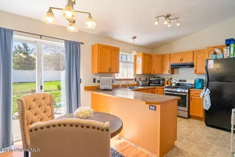 Kitchen - 2482 N Sparrow Loop, Post Falls, ID 83854 photo 2 of 3