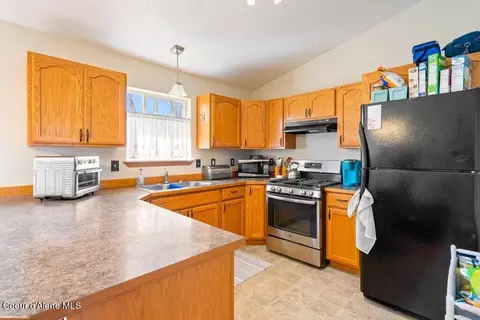 Kitchen - 2482 N Sparrow Loop, Post Falls, ID 83854 photo 3 of 3