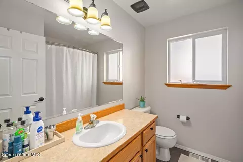 Bath - 2482 N Sparrow Loop, Post Falls, ID 83854 photo 2 of 2