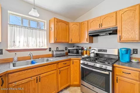 Kitchen - 2482 N Sparrow Loop, Post Falls, ID 83854 photo 1 of 3