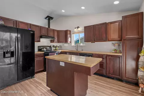 Kitchen - 1516 E 2nd Ave, Post Falls, ID 83854 photo 2 of 3