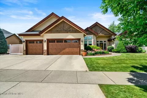 11177 N Rocking R Rd, Hayden, ID 83835