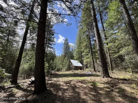 2875 Cabin Ridge Rd, Spirit Lake, ID 83869
