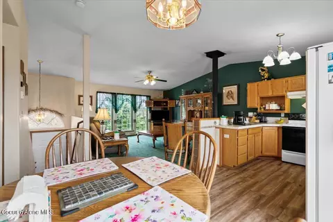 Dining - 1256 E White Cloud Rd, Athol, ID 83801 photo 1 of 2