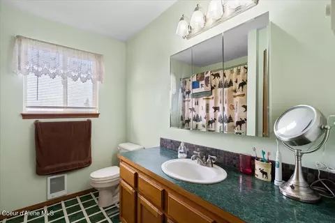 Bath - 1256 E White Cloud Rd, Athol, ID 83801 photo 1 of 1